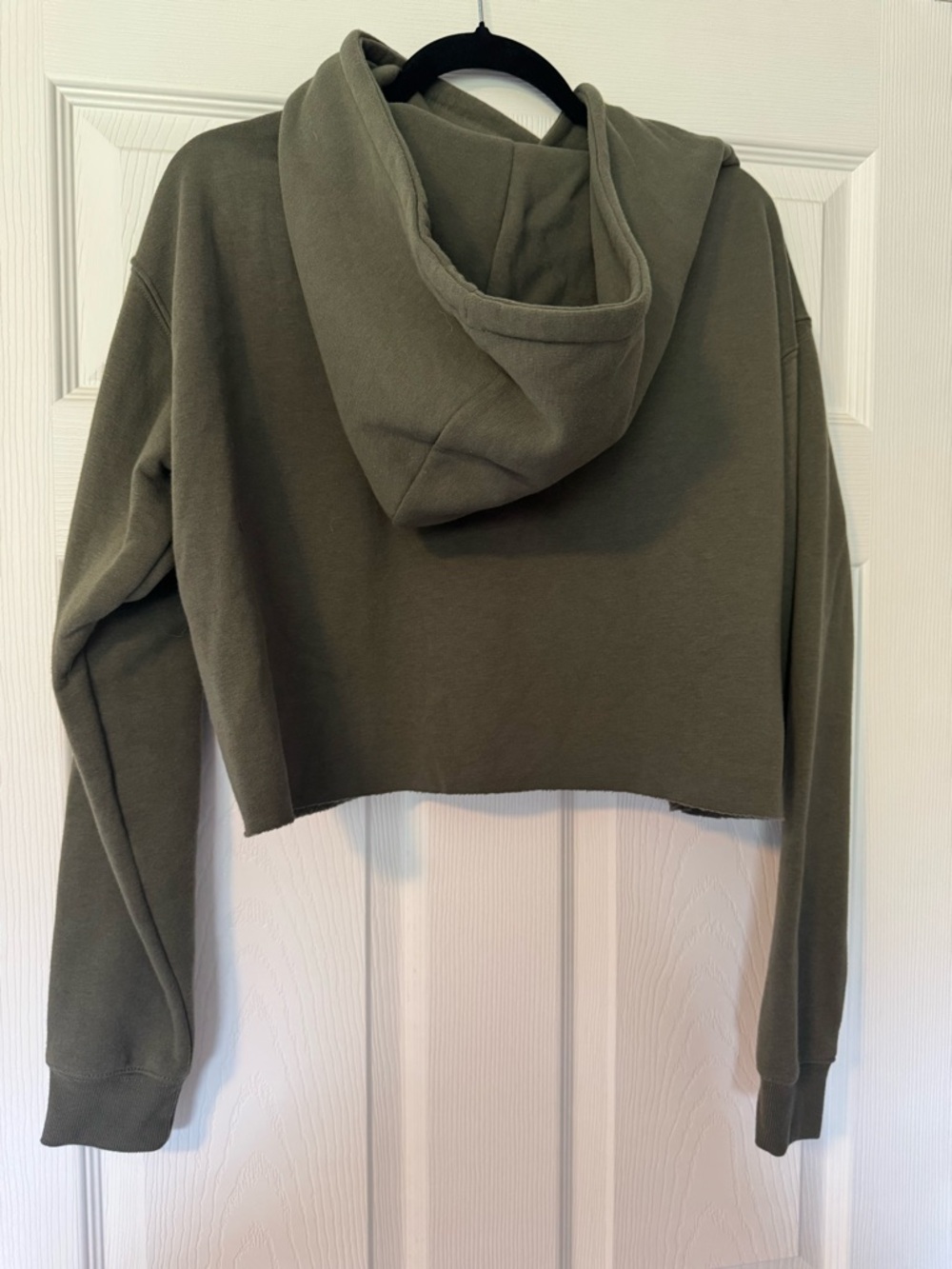 Wild Fable Olive Green Sweatshirt Interior Label Detail NWOT - Picture 2 of 4